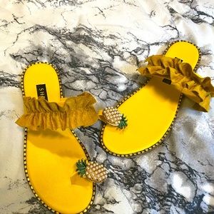 🍍NWOT SHEIN 🍍yellow sandals SZ 42